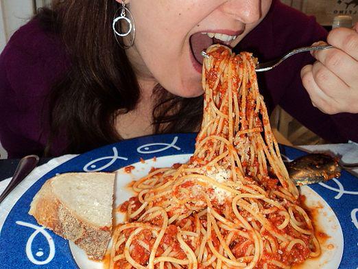 Πώς να φάτε σπαγγέτι;